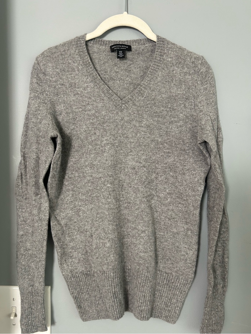 Saks Fifth Avenue Gray V-Neck Lambswool Sweater cashmere